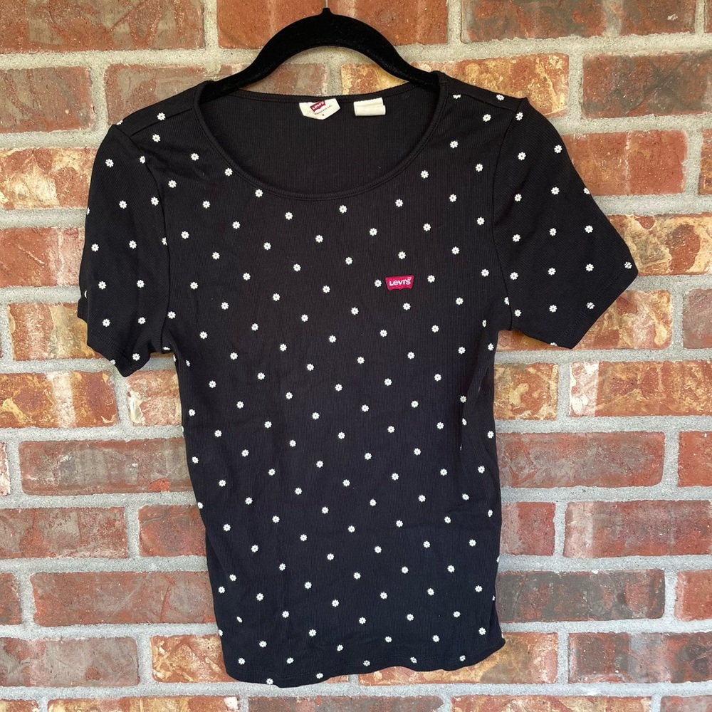Levi’s daisy print tee